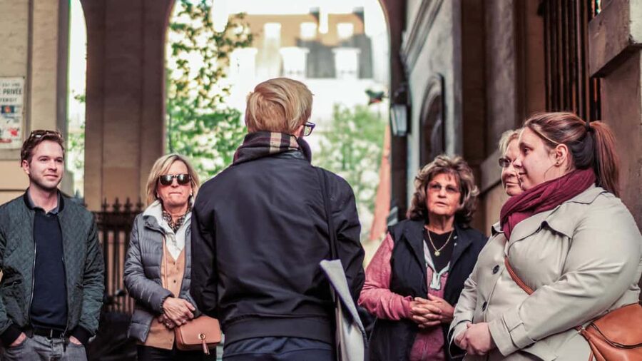 Paris: Left Bank Food & Wine Tour in the Latin Quarter - Ending at the Arènes de Lutèce