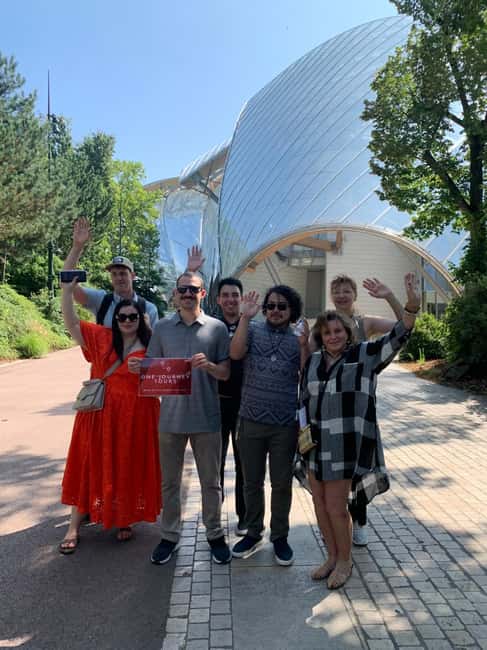 Paris: Louis Vuitton Foundation Exterior Tour with Entry - Entering through the separate line
