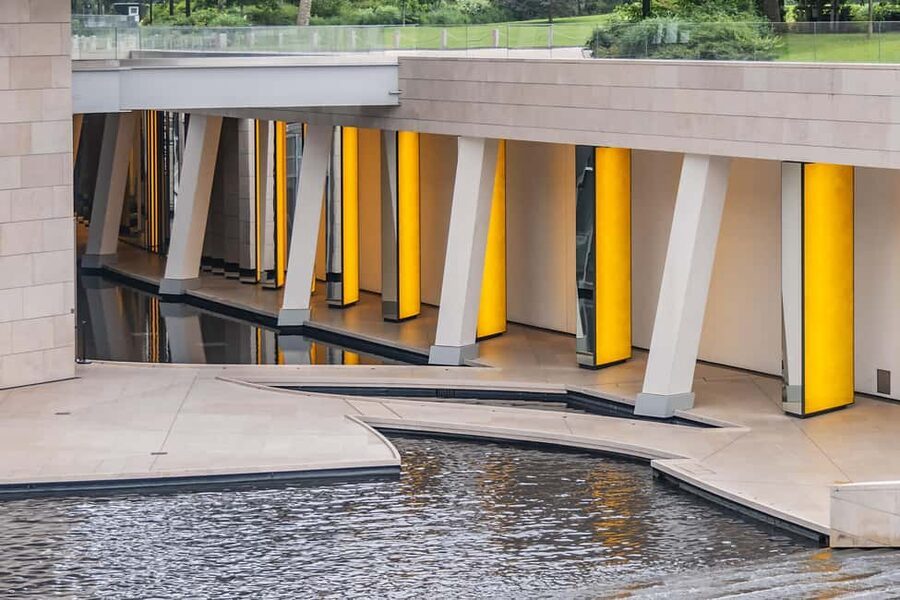 Paris: Louis Vuitton Foundation Exterior Tour with Entry - Glass terraces and Paris views
