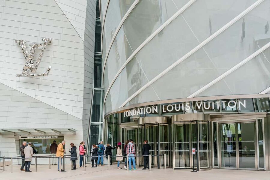 Paris: Louis Vuitton Foundation Exterior Tour with Entry - Who should book this experience?