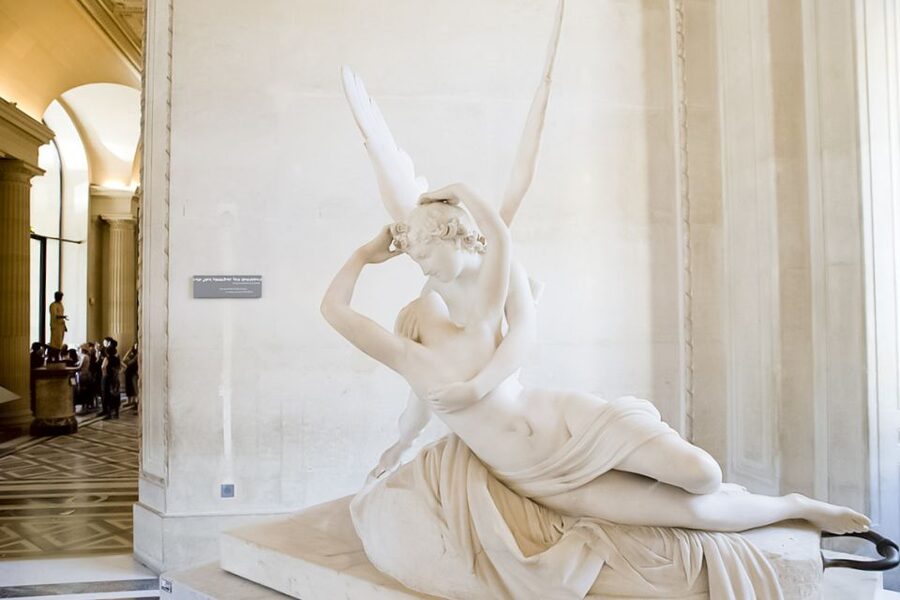 Paris Louvre: 2-Hour Private Tour for Groups or Families - Who should book this Louvre experience?