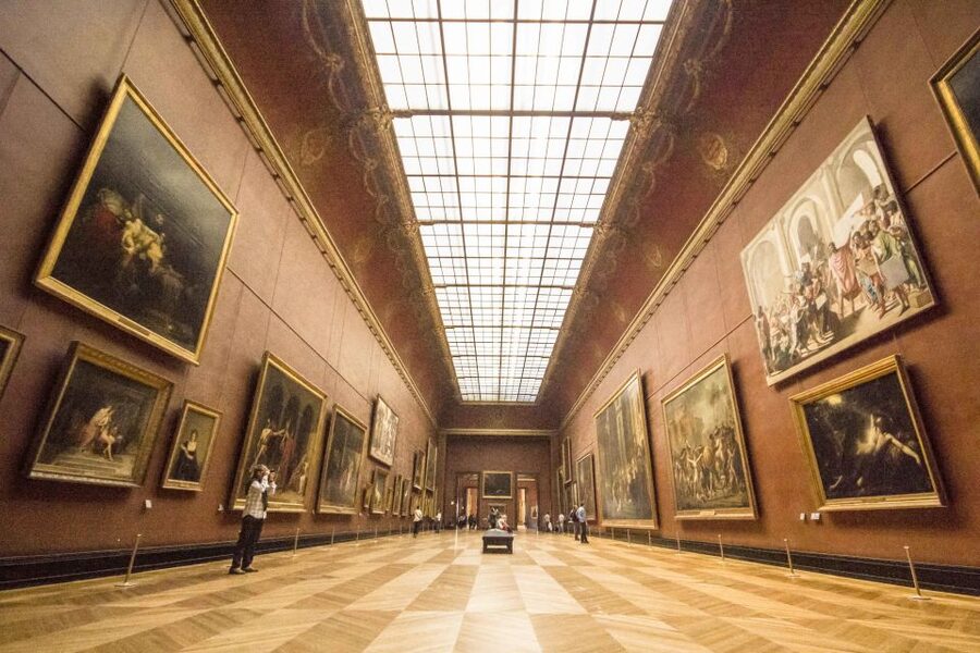 Paris Louvre: 2-Hour Private Tour for Groups or Families - How the guide works with children