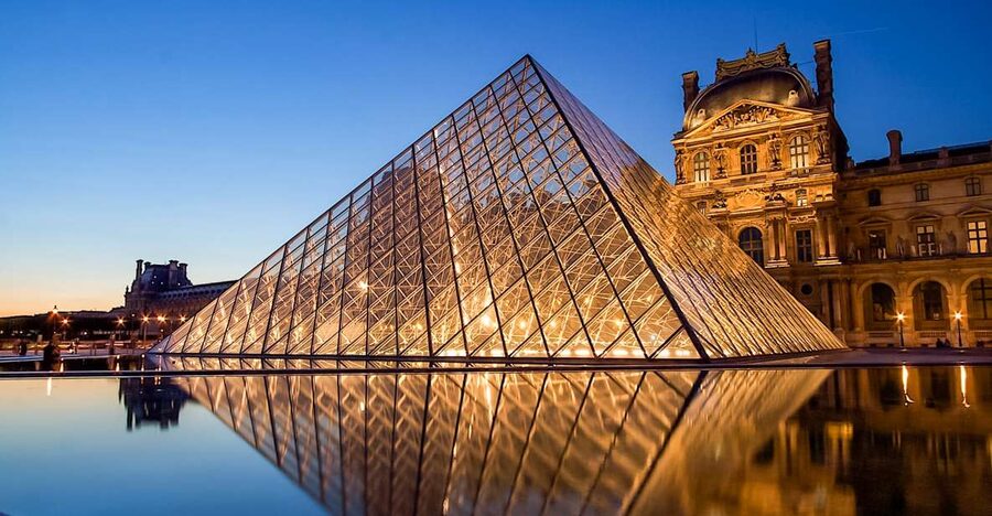 Paris: Louvre Guided Tour with Reserved Access & Boat Cruise - Inside the Louvre: a short route through a huge museum