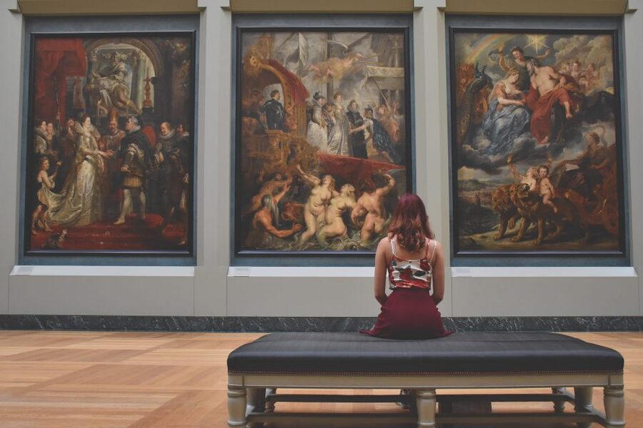 Paris: Louvre Masterpieces Tour with Pre-Reserved Tickets - Why a small Louvre tour makes sense
