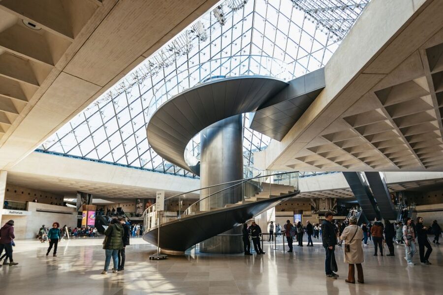 Paris: Louvre Museum Entry Ticket With Host and River Cruise - Meeting your host at Benlux on Rue de Rivoli