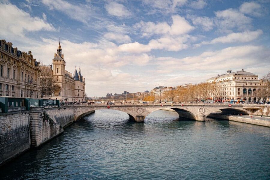 Paris: Louvre Museum Entry Ticket With Host and River Cruise - Is $100 a fair price?