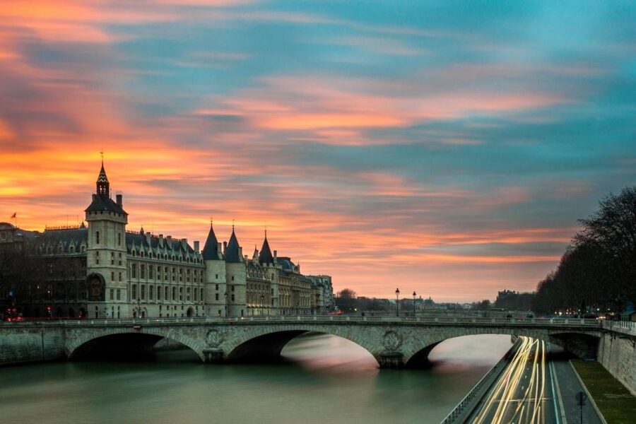 Paris: Louvre Museum Entry Ticket With Host and River Cruise - What to bring and what not to expect
