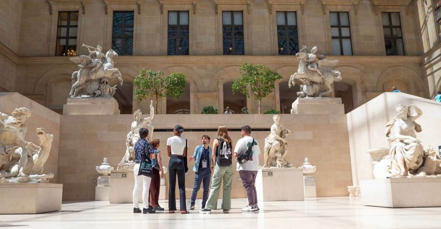Paris: Louvre Museum Highlights and Mona Lisa Tour - The Louvre palace and its medieval foundations
