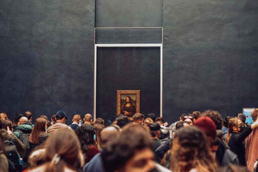Paris: Louvre Museum Hosted Entry and Mona Lisa Audioguide - What timed entry really gives you