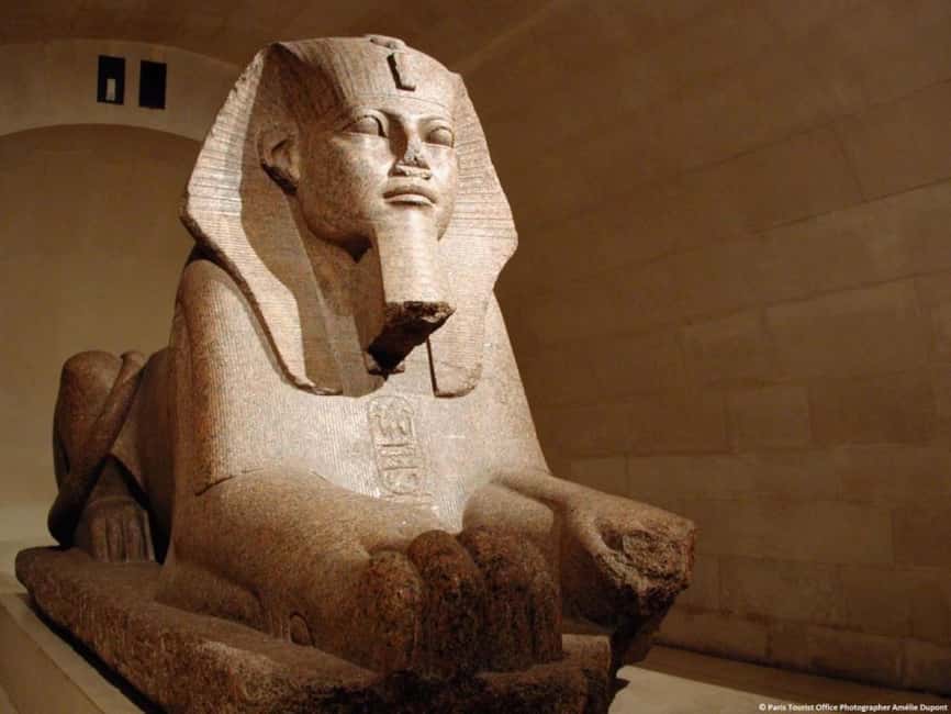 Paris: Louvre Museum Hosted Entry & Masterpieces Audio Guide - Winged Victory at the Daru staircase