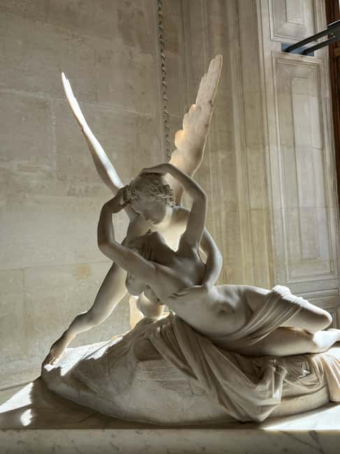 Paris: Louvre Museum Hosted Entry & Masterpieces Audio Guide - Who should book this Louvre experience?