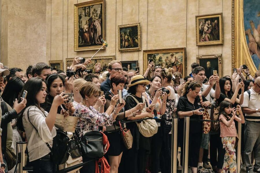 Paris: Louvre Museum Hosted Entry & Masterpieces Audio Guide - The Mona Lisa comes first