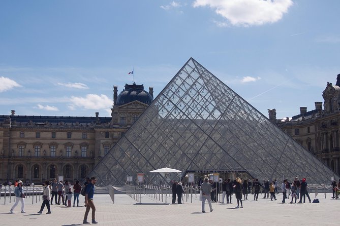 Paris Louvre Museum Must-Sees Guided Tour - How the guides shape the experience