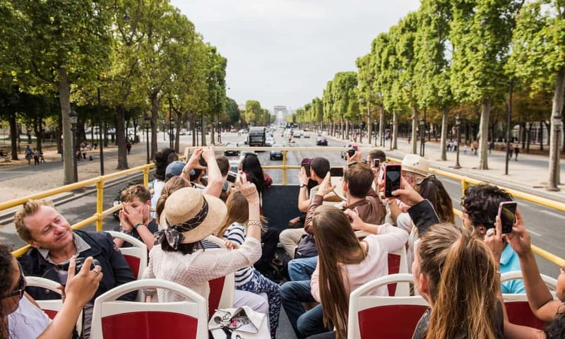 Paris: Louvre Museum Ticket with Audio guide - Arriving at the Louvre and entering