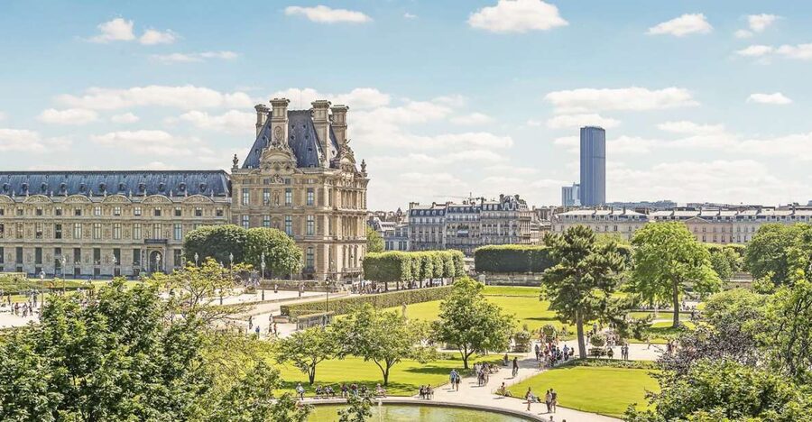 Paris: Louvre Private Family Tour for Kids + Reserved Entry - Entering the Louvre with reserved access