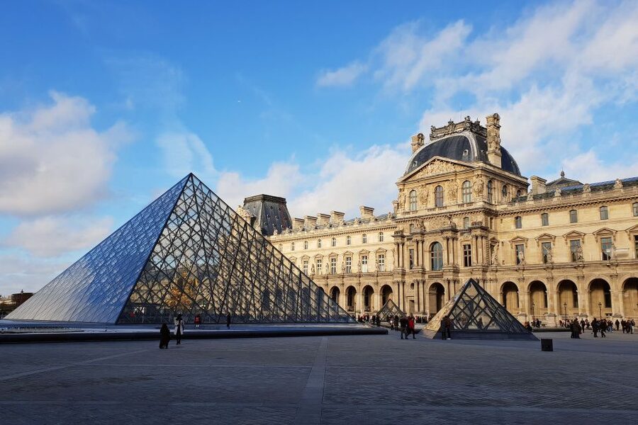 Paris: Louvre Reserved Ticket and River Cruise Combo - Entering the Louvre with a timed ticket