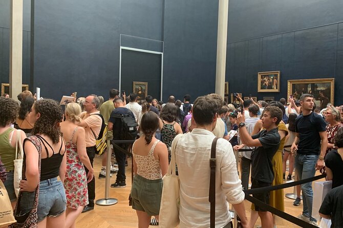 Paris Louvre Small Group Tour with Pre-Reserved Tickets - Practical details that can affect your visit