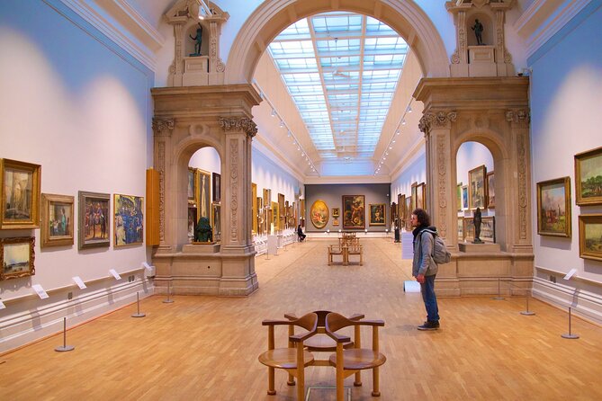 Paris Louvre Small Group Tour with Pre-Reserved Tickets - The Mona Lisa, Venus de Milo, and Winged Victory