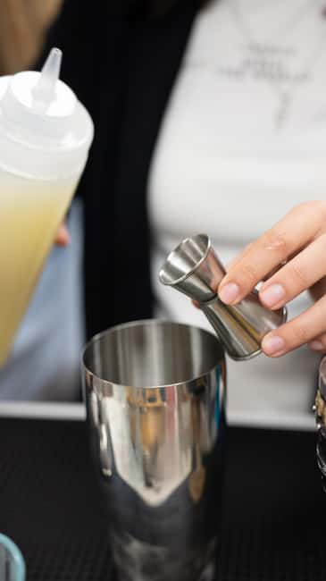 Paris: Mixology Workshops - Meeting the bartender at the green door