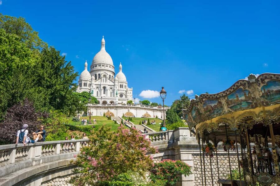 Paris Montmartre: 2-Hour City Tour in German - The Moulin Rouge and Montmartre’s stage life