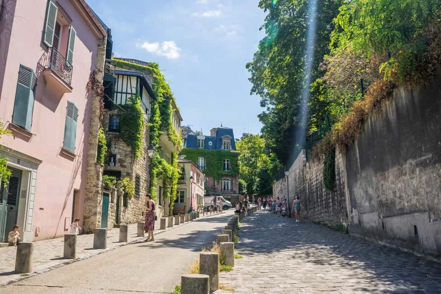 Paris Montmartre: 2-Hour City Tour in German - Sacré Coeur and the high point of the walk