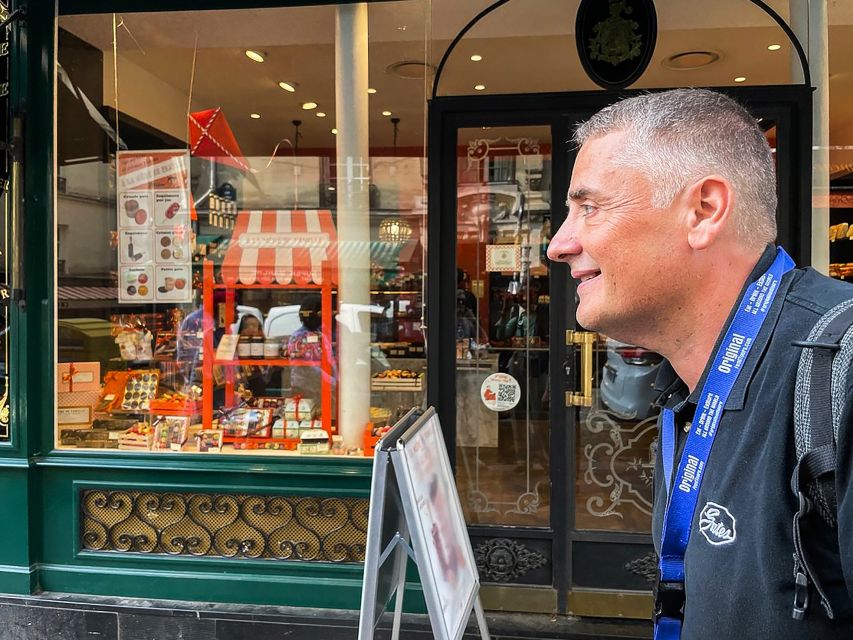Paris: Montmartre Cheese, Wine & Pastry Guided Walking Tour - The climb to Sacré Coeur and the Paris view
