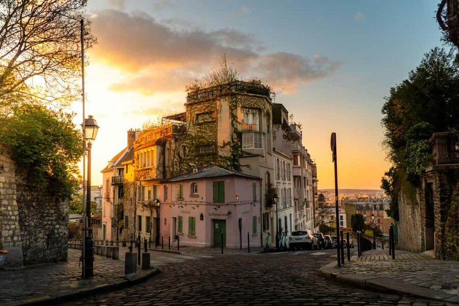 Paris: Montmartre Hidden Gems and Highlights Walking Tour - Key points at a glance