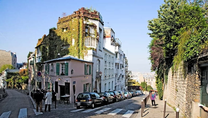 Paris: Montmartre Hidden Gems and Highlights Walking Tour - Sacré-Coeur from the outside