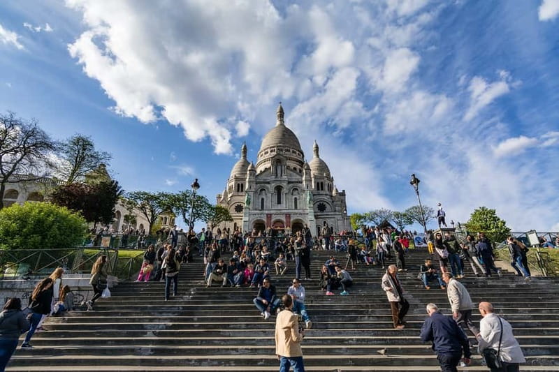 Paris: Montmartre Highlights Walking Tour with a Local Guide - Key points at a glance