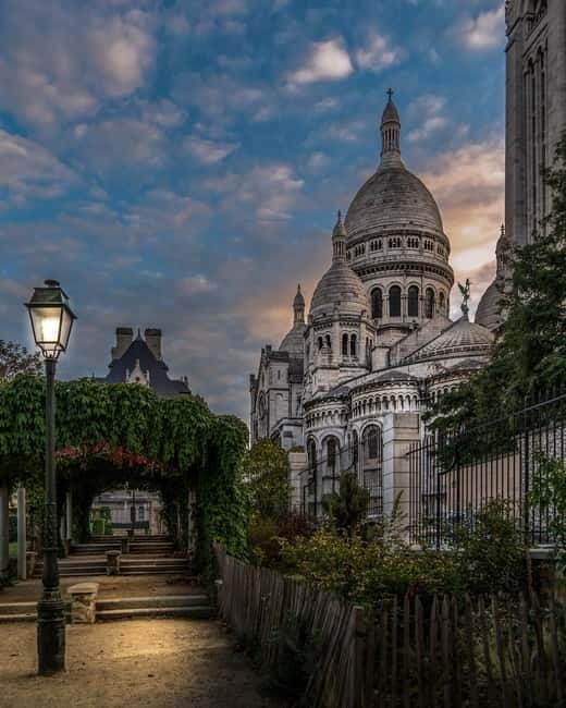 Paris: Montmartre Highlights Walking Tour with a Local Guide - Why Montmartre works best on foot