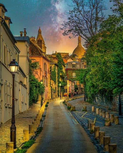 Paris: Montmartre Highlights Walking Tour with a Local Guide - Maison Rose and the quieter side streets