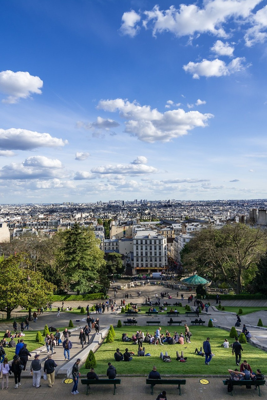 Paris: Montmartre Highlights Walking Tour with a Local Guide - What the guides add to the experience