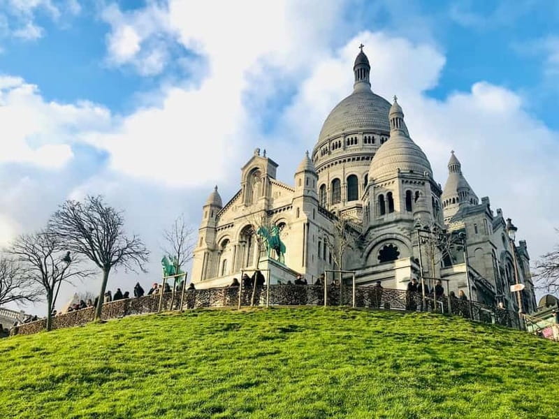 Paris: Montmartre. The old artist village+its unique charm. - The 18th Arrondissement and the climb toward the basilica