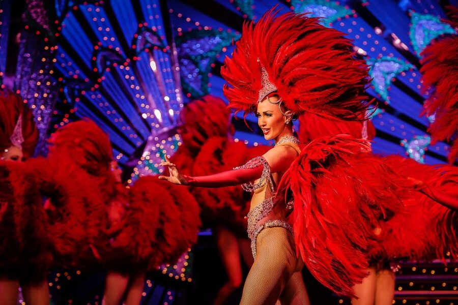 Paris: Moulin Rouge Cabaret Show Ticket with Champagne - Champagne and the value of the ticket