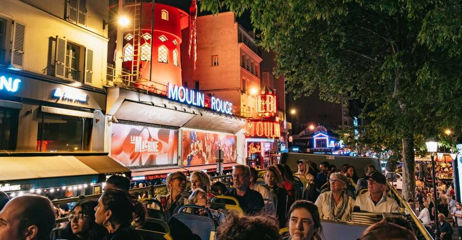 Paris: Night Bus Tour with Audioguide - The Eiffel Tower: the moment to watch for