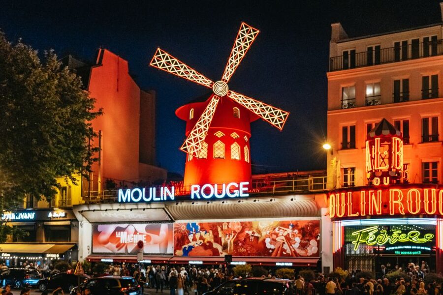 Paris: Night Bus Tour with Audioguide - Audio, app, and the limits of a recorded guide
