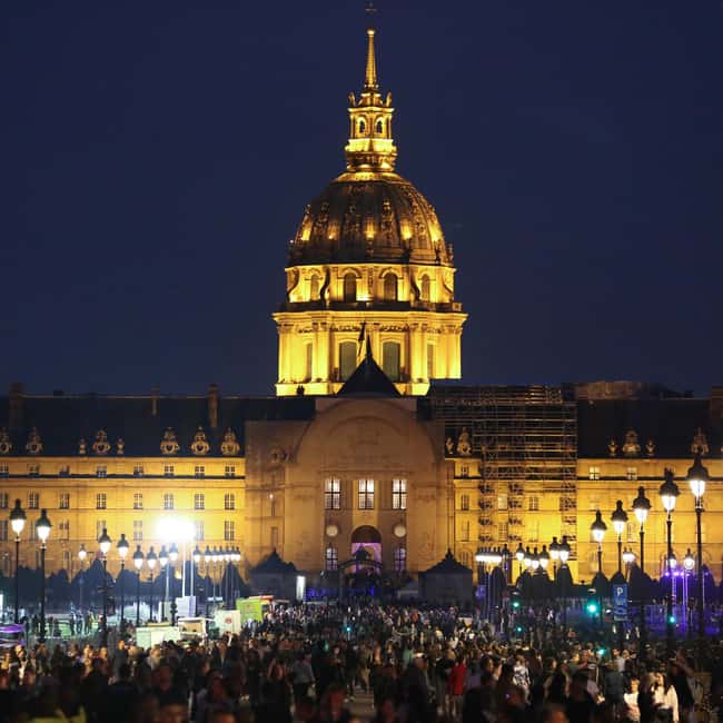 Paris: Night City Tour in a van for up to 7 people - Paris after dark from a seven-seat van