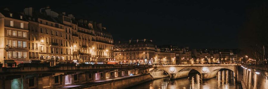 Paris: Night City Tour in a van for up to 7 people - Timing, reliability, and smart planning