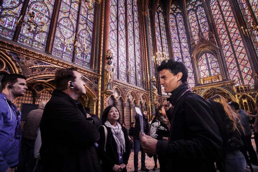 Paris: Notre Dame and Île de la Cité Walking Tour - Île de la Cité after Notre-Dame
