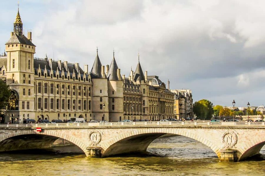 Paris: Notre Dame and Île de la Cité Walking Tour - Who will get the most from this walk