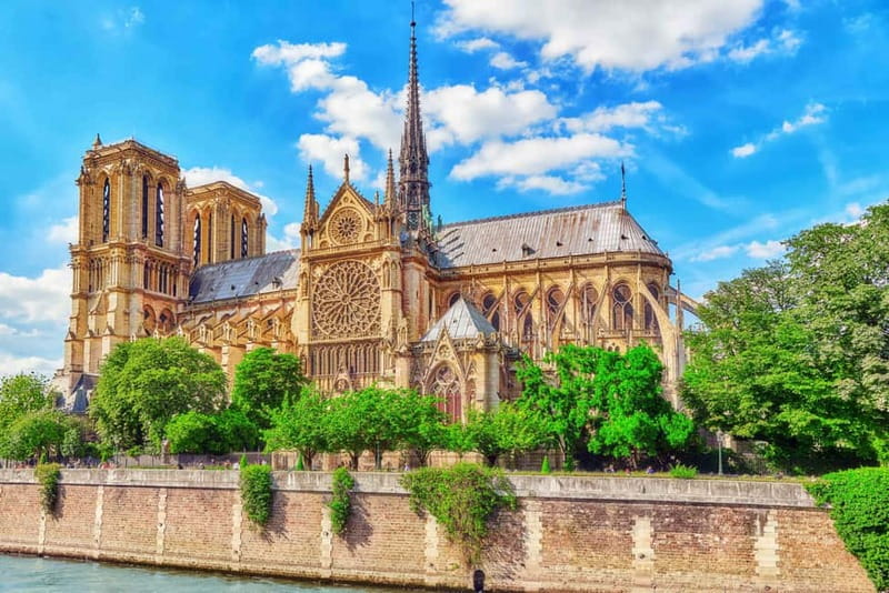Paris: Notre-Dame Cathedral Exterior Tour & Free Entrance - Why an outside-first Notre-Dame tour makes sense