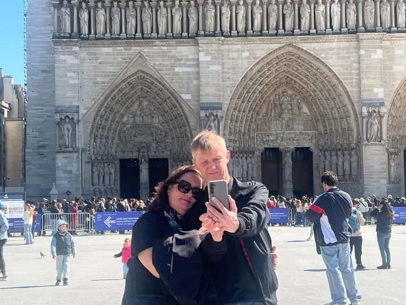 Paris: Notre-Dame Cathedral Exterior Tour & Free Entrance - Joining the free cathedral queue
