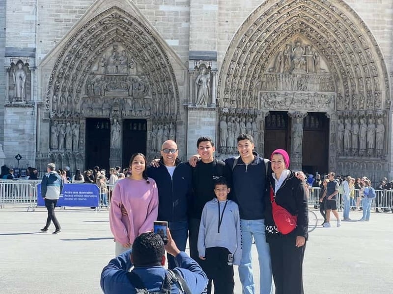 Paris: Notre-Dame Cathedral Exterior Tour & Free Entrance - Seeing the interior on your own