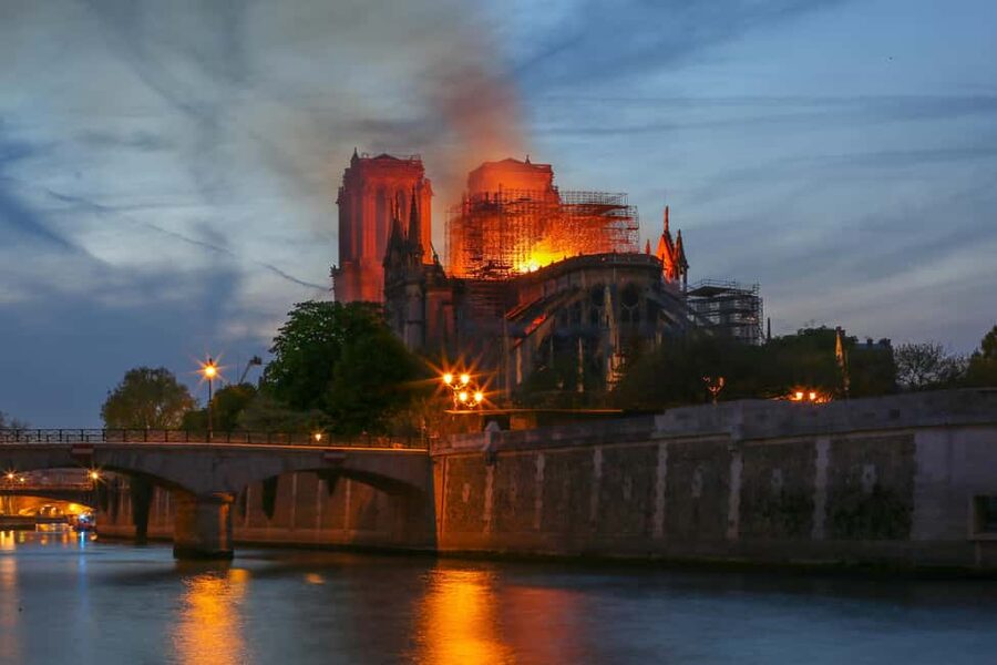 Paris: Notre Dame Cathedral Exterior Tour with Free Entry - Key points before you book