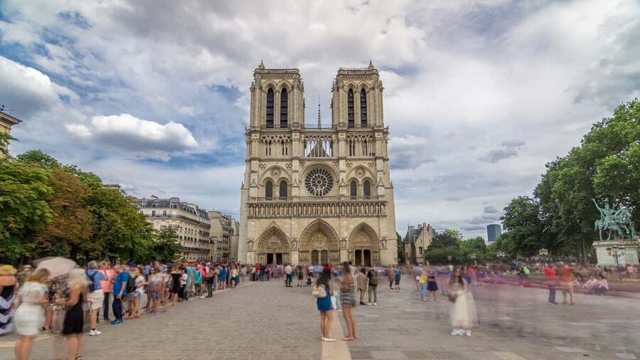 Paris: Notre Dame Cathedral Exterior Tour with Free Entry - Why Île de la Cité changes the story