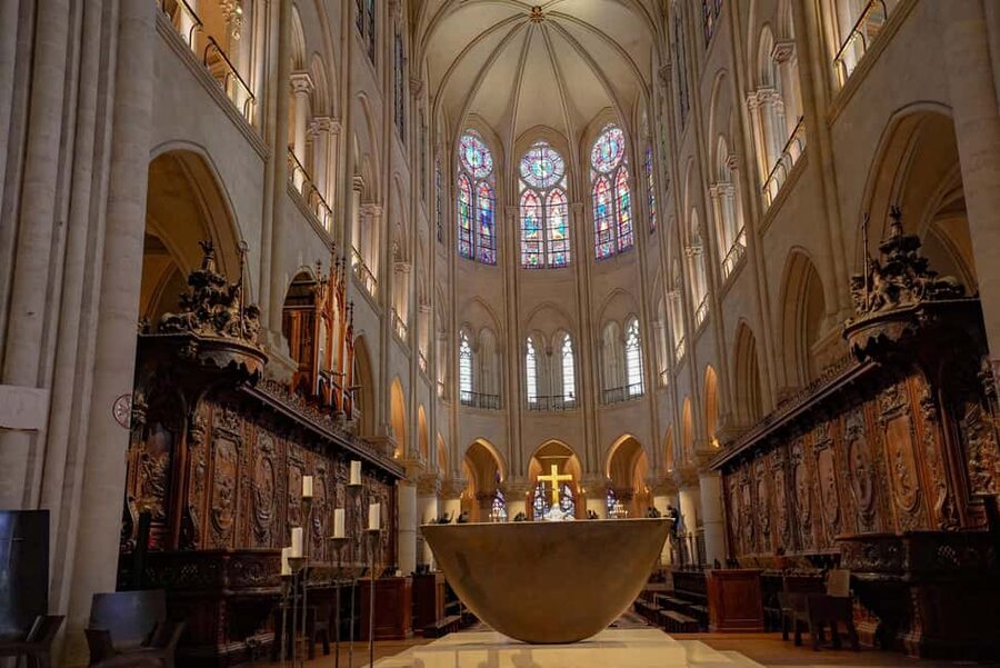 Paris: Notre Dame Cathedral Exterior Tour with Free Entry - Meeting in the Île de la Cité area