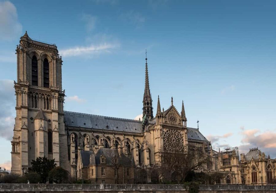 Paris: Notre Dame Outdoor Tour with Sainte-Chapelle / Crypt. - Starting at Pont au Double