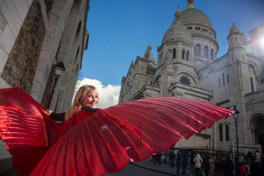Paris: Opera Singer Guide in Montmartre - A soprano as your Montmartre storyteller
