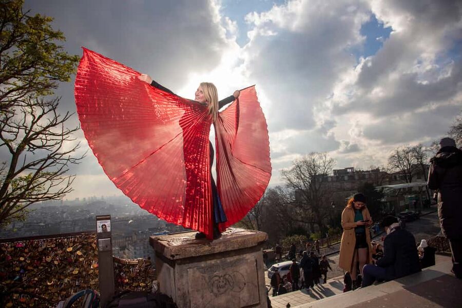 Paris: Opera Singer Guide in Montmartre - Following the route toward Sacré-Cœur