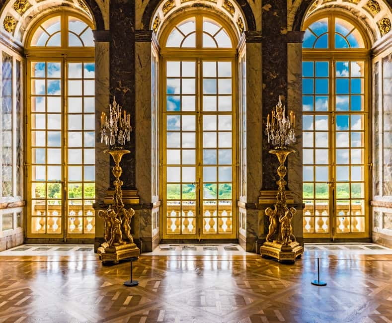 Paris: Palace of Versailles Guided Tour with Bus Transfers - The two-hour route through royal rooms